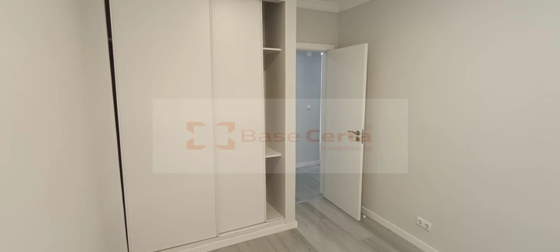 Apartamento T2 para Venda em Corroios Foto 7