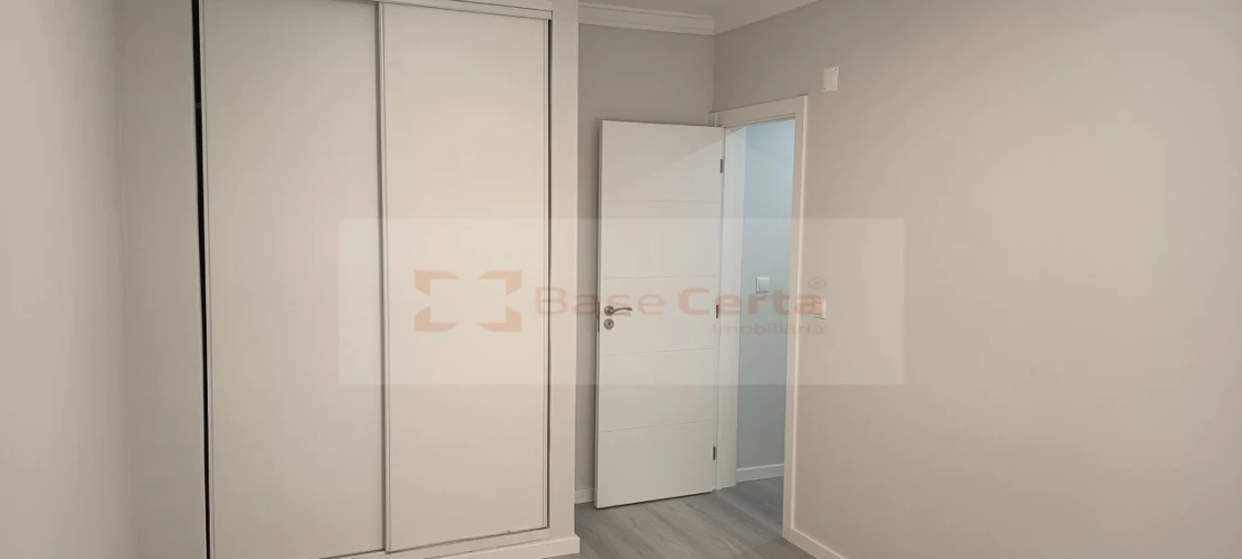 Apartamento T2 para Venda em Corroios Foto 8
