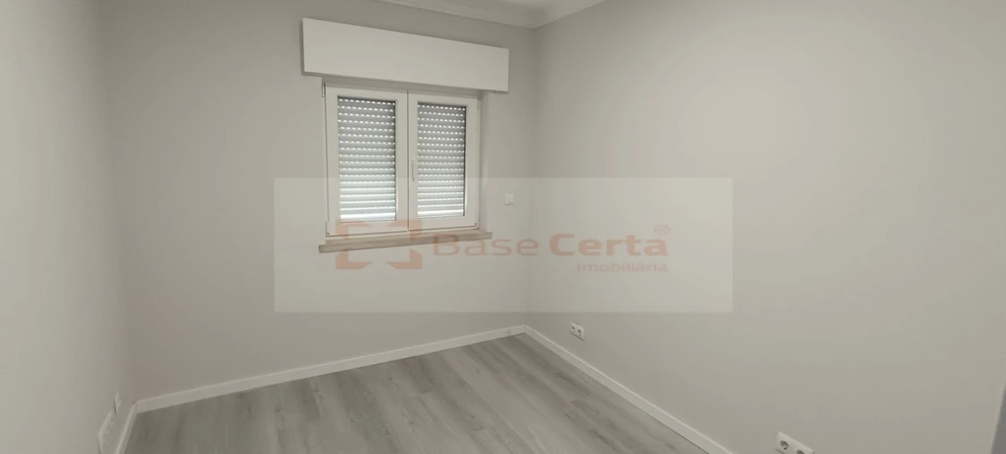 Apartamento T2 para Venda em Corroios Foto 10