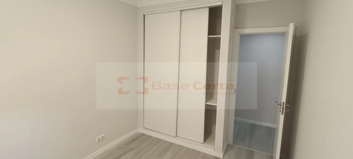 Apartamento T2 para Venda em Corroios Foto 11
