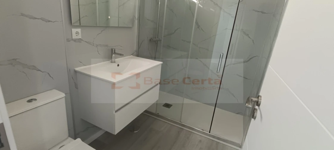Apartamento T2 para Venda em Corroios Foto 14