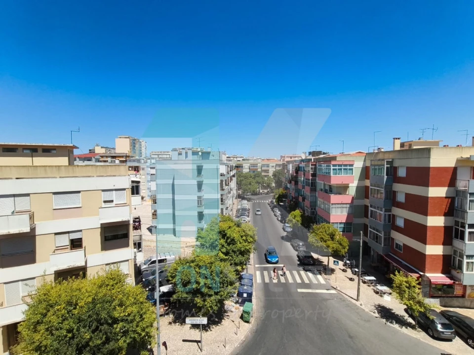 Apartamento T3 para Venda em Laranjeiro e Feijó Foto 1