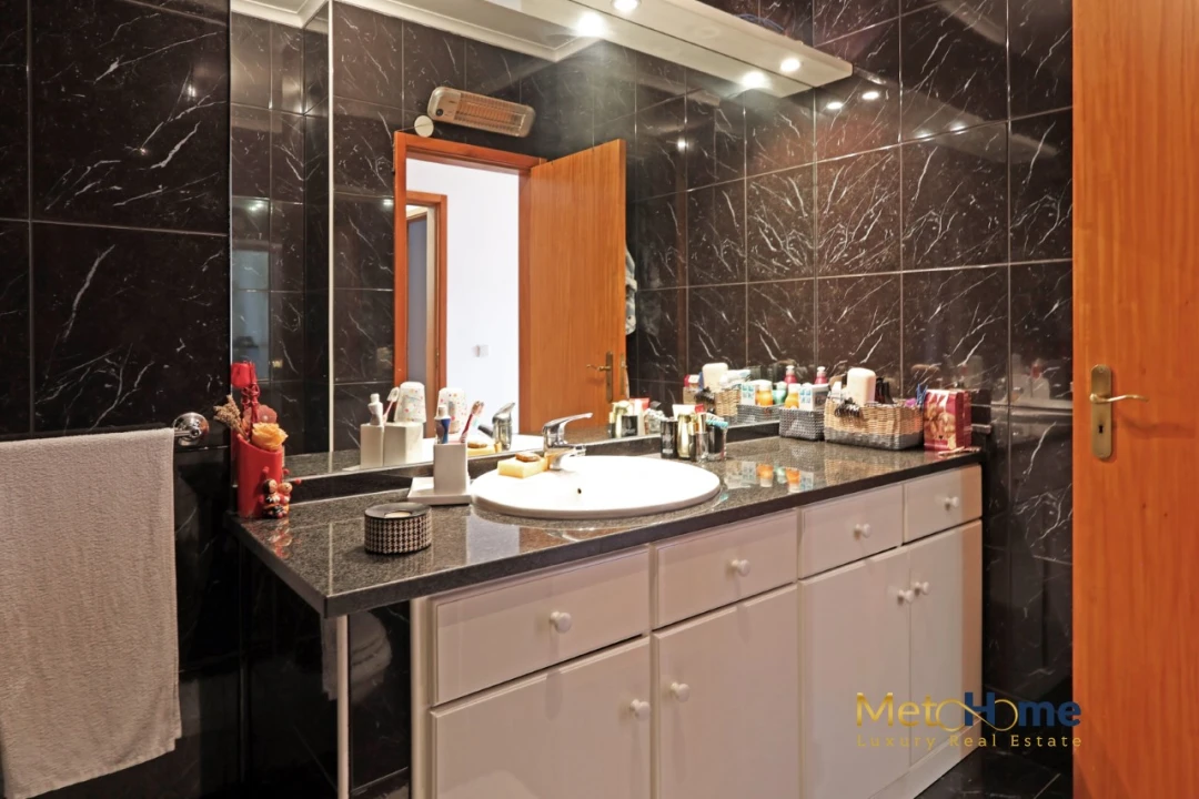 Apartamento T2 para Venda em Arcozelo Foto 27