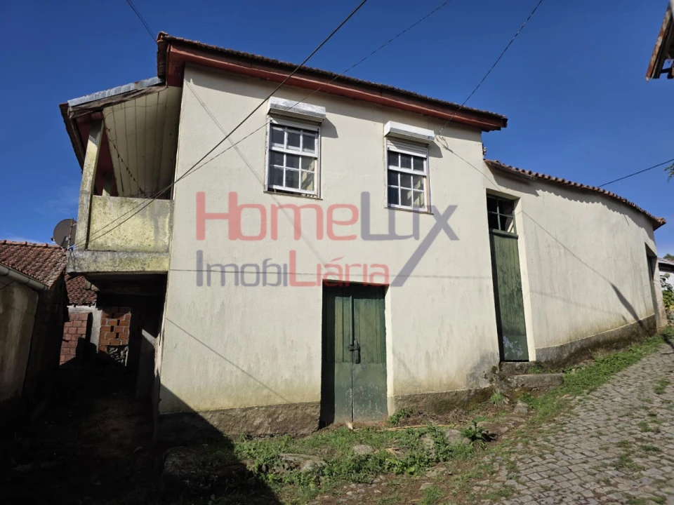 Moradia T4 para Venda em Castro Daire Foto 2