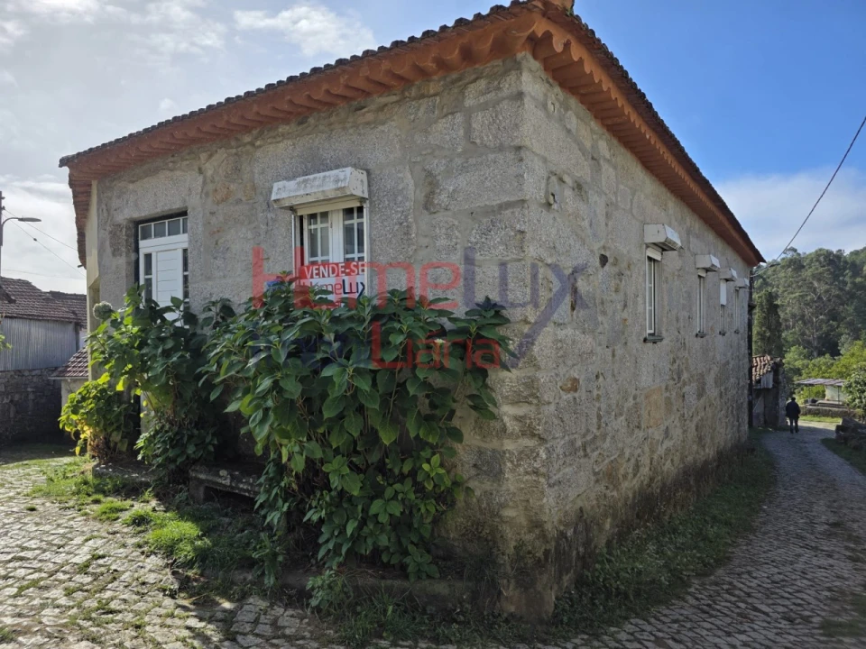 Moradia T4 para Venda em Castro Daire Foto 4