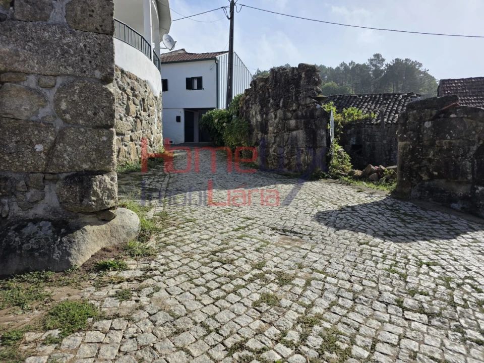 Moradia T4 para Venda em Castro Daire Foto 7