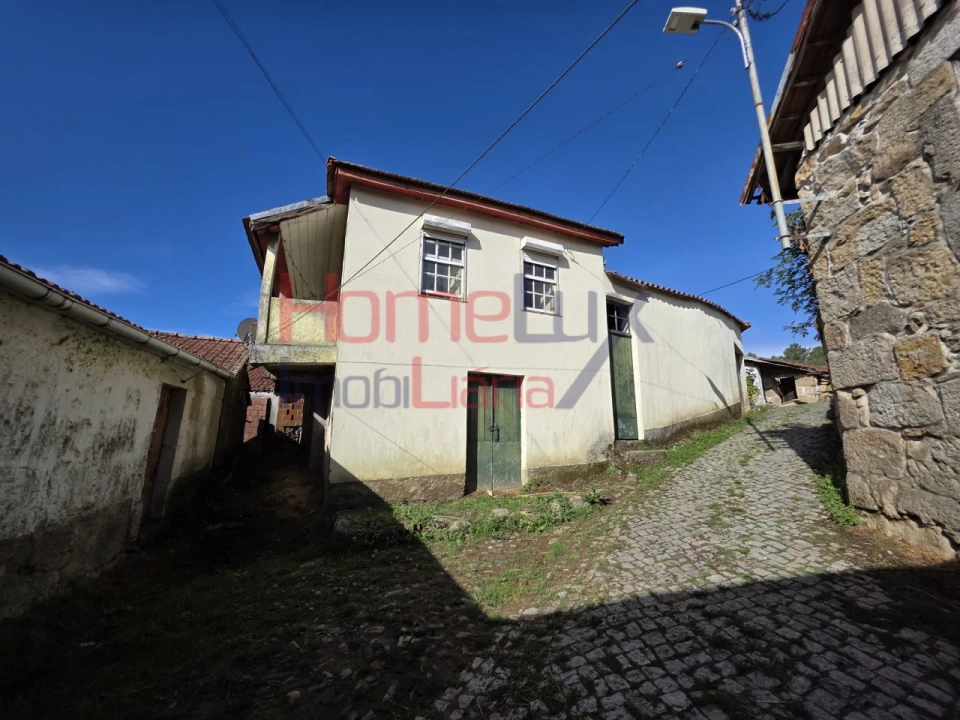 Moradia T4 para Venda em Castro Daire Foto 3