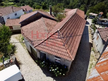 Moradia T4 para Venda em Castro Daire