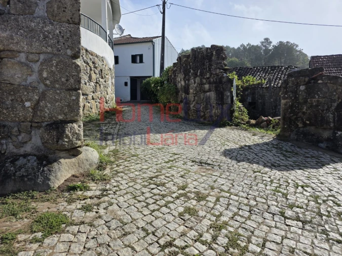 Moradia T4 para Venda em Castro Daire Foto 7