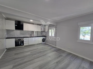 Apartamento T3 para Venda em Laranjeiro e Feijó