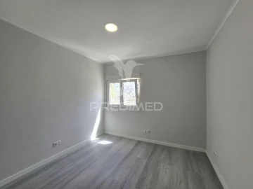 Apartamento T3 para Venda em Laranjeiro e Feijó