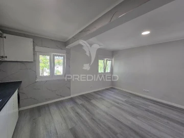 Apartamento T3 para Venda em Laranjeiro e Feijó