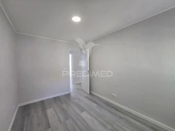 Apartamento T3 para Venda em Laranjeiro e Feijó