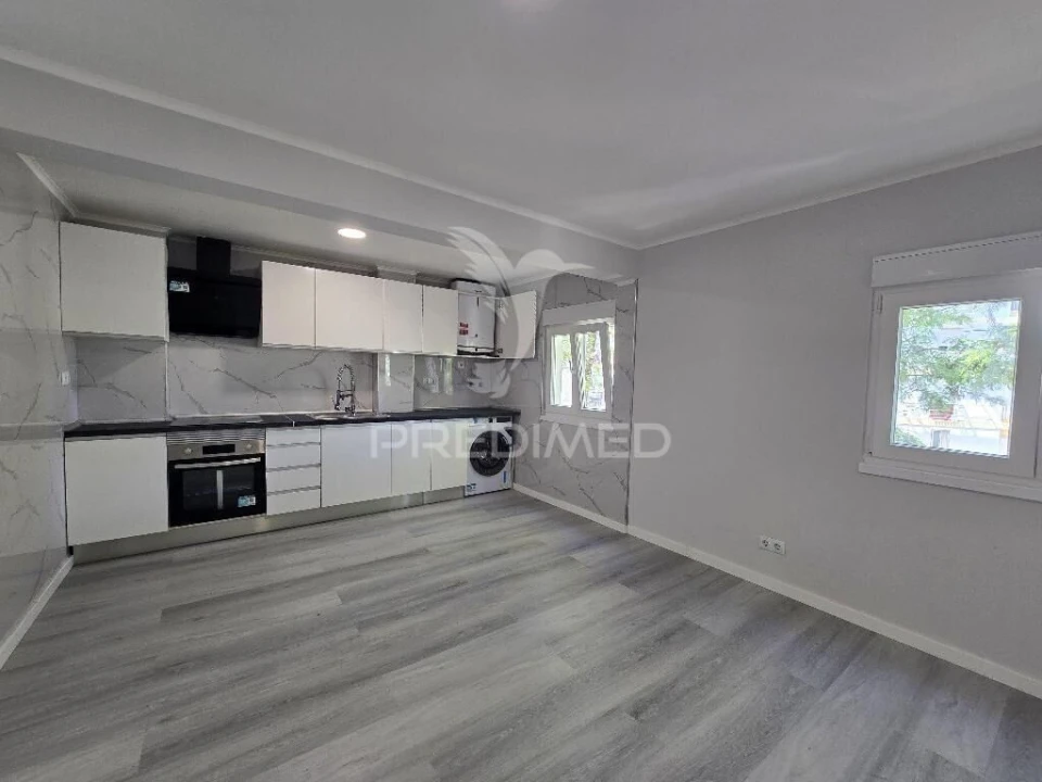 Apartamento T3 para Venda em Laranjeiro e Feijó Foto 1