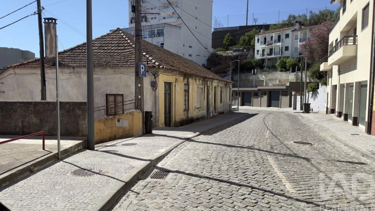 Moradia para Venda em Peso da Régua e Godim Foto 2