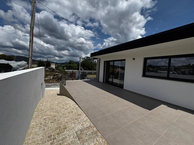Moradia T3 para Venda em Aldão Foto 3