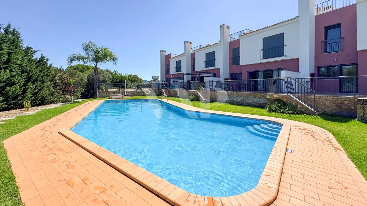 Moradia T3 para Venda em Albufeira e Olhos de Água Foto 1