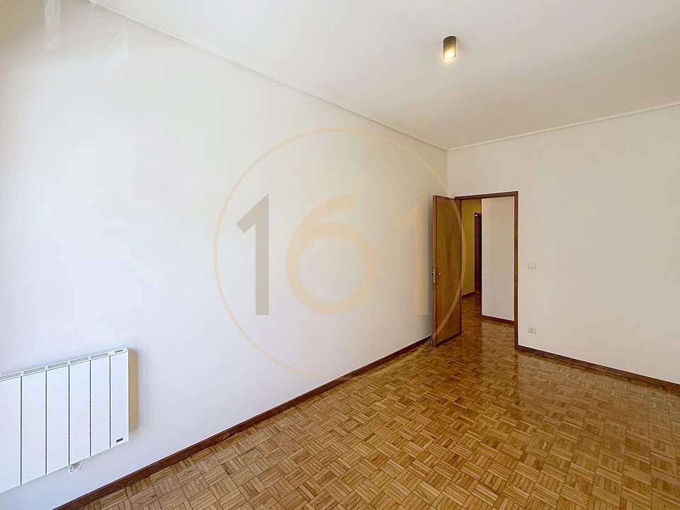 Apartamento T2 para Arrendamento em Paranhos Foto 18