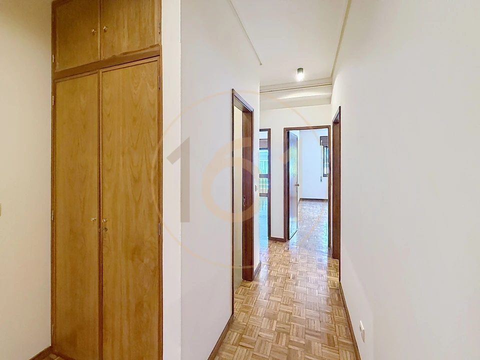 Apartamento T2 para Arrendamento em Paranhos Foto 10