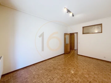 Apartamento T2 para Arrendamento em Paranhos