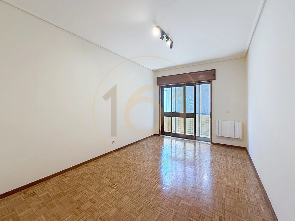 Apartamento T2 para Arrendamento em Paranhos Foto 1