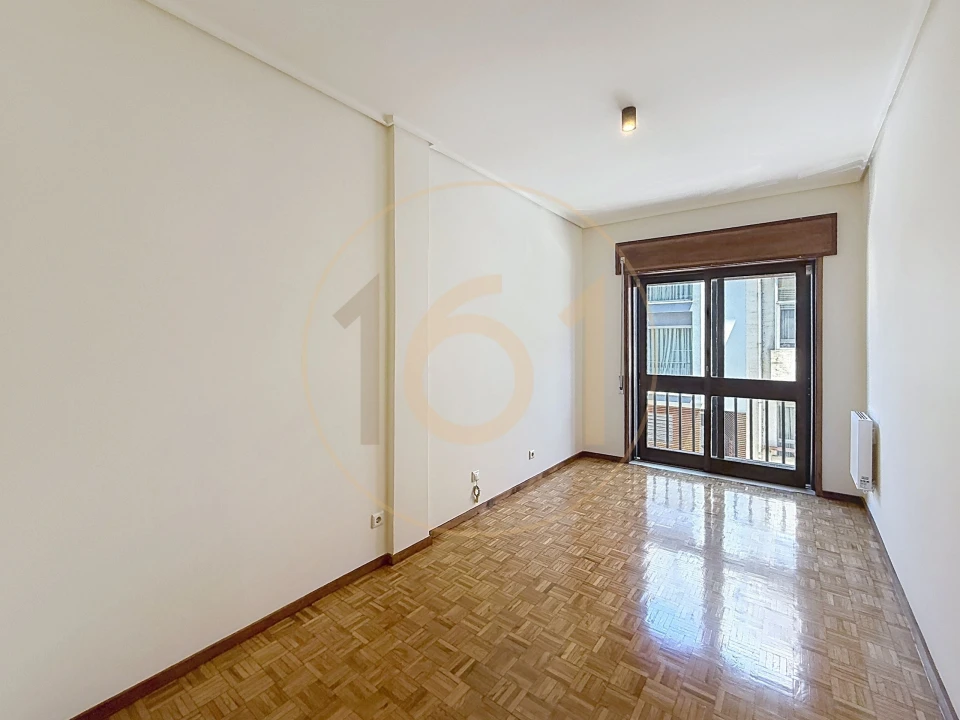 Apartamento T2 para Arrendamento em Paranhos Foto 17