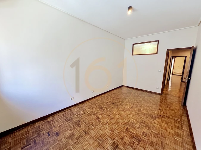 Apartamento T2 para Arrendamento em Paranhos Foto 16