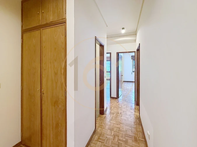 Apartamento T2 para Arrendamento em Paranhos Foto 10
