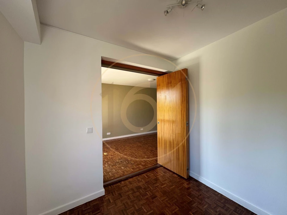 Apartamento T3 para Venda em Aldoar, Foz do Douro e Nevogilde Foto 3