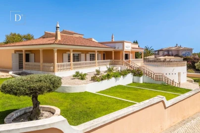 Moradia T4 para Venda em Albufeira e Olhos de Água