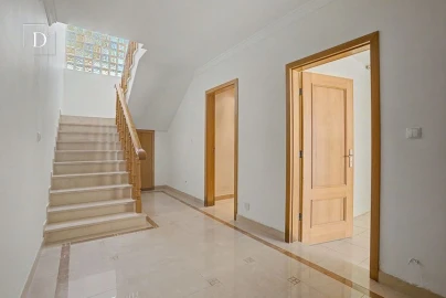 Moradia T4 para Venda em Albufeira e Olhos de Água