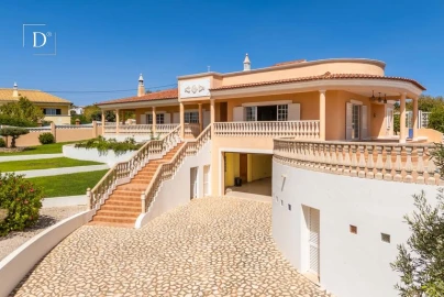 Moradia T4 para Venda em Albufeira e Olhos de Água