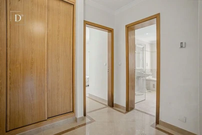 Moradia T4 para Venda em Albufeira e Olhos de Água