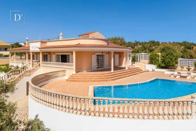 Moradia T4 para Venda em Albufeira e Olhos de Água