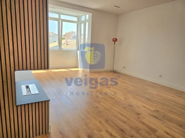 Apartamento T1 para Venda em Charneca de Caparica e Sobreda