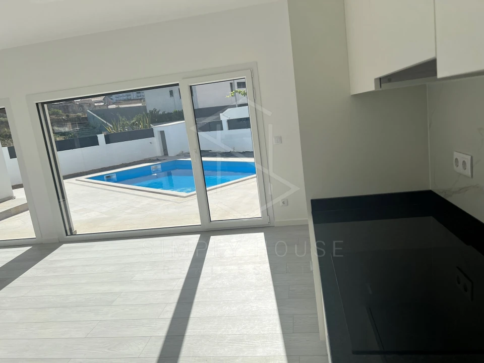 Moradia T3 para Venda em Turquel Foto 44
