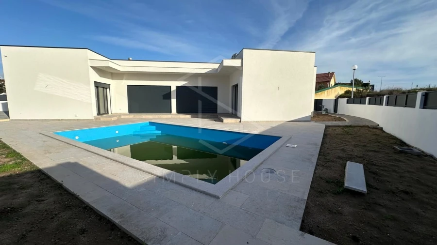 Moradia T3 para Venda em Turquel Foto 2