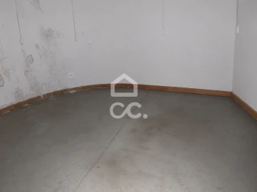 Negócio para Venda em Amiais de Baixo