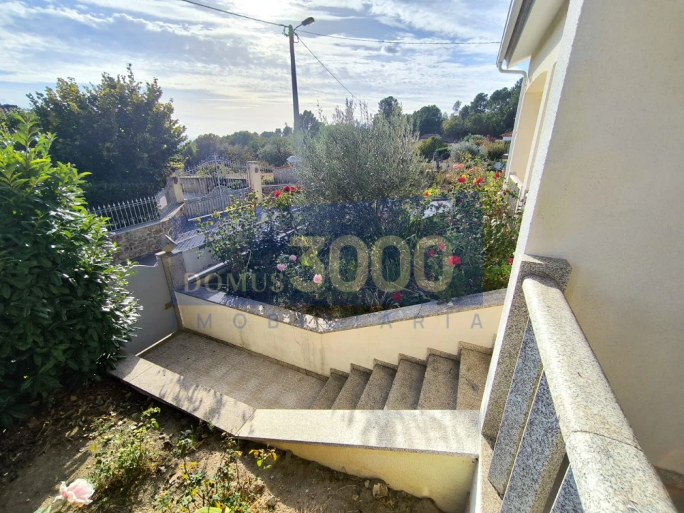 Moradia T3 para Venda em Constantim e Vale de Nogueiras Foto 9