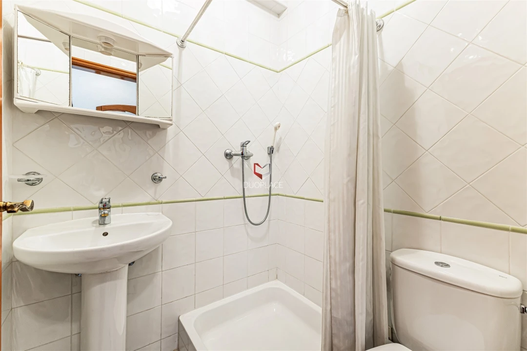 Apartamento T2 para Venda em Armação de Pera Foto 8