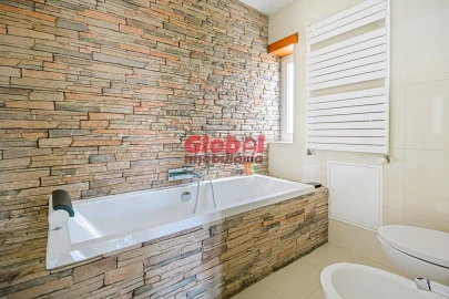 Moradia T4 para Venda em Rio de Loba