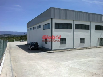Armazém para Venda em Nelas