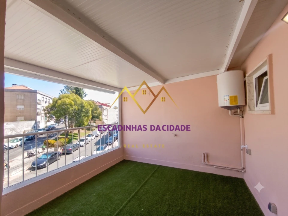 Apartamento T2 para Venda em Queluz e Belas Foto 2