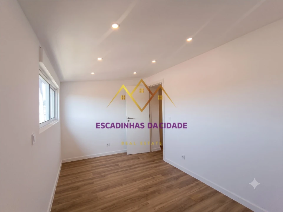 Apartamento T2 para Venda em Queluz e Belas Foto 14