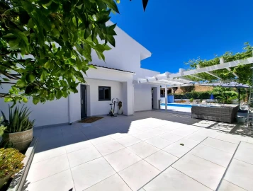 Moradia T5 para Venda em Albufeira e Olhos de Água