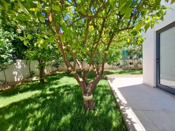 Moradia T5 para Venda em Albufeira e Olhos de Água