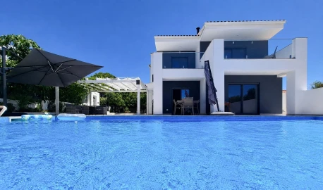 Moradia T5 para Venda em Albufeira e Olhos de Água