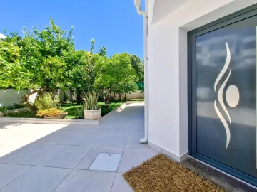 Moradia T5 para Venda em Albufeira e Olhos de Água