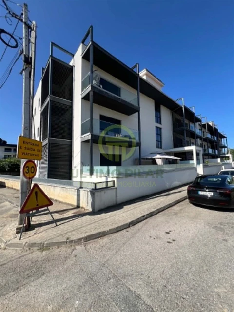 Apartamento T2 para Venda em Sé, Santa Maria e Meixedo