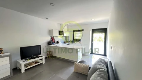 Apartamento T2 para Venda em Sé, Santa Maria e Meixedo
